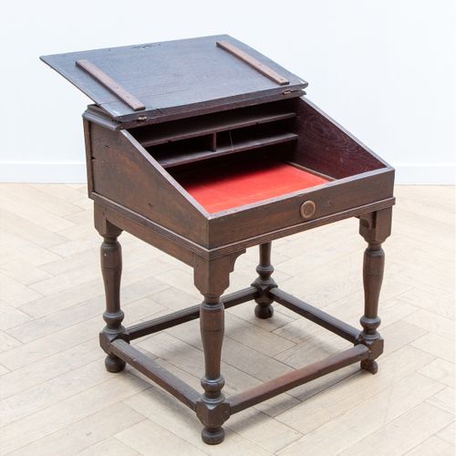 Eikenhouten lessenaarbureau - 18e eeuw https://www.Bva-auctions.Com/en/auction/l&hellip;