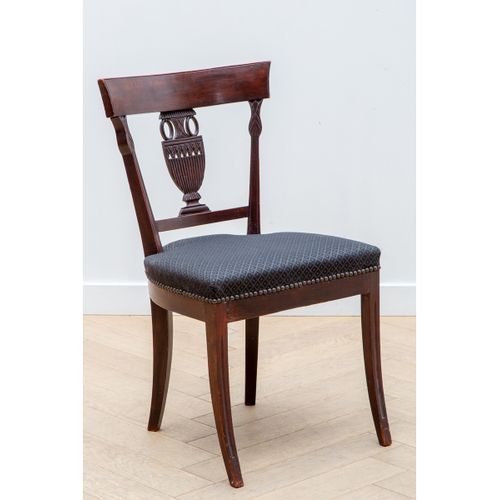 Bruin gelakt houten stoel - Louis XVI, ca. 1800 https://www.Bva-auctions.Com/en/&hellip;