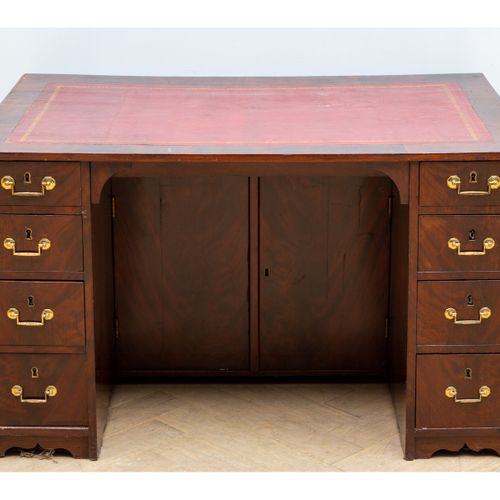 Mahoniehouten bureau - begin 19e eeuw https://www.Bva-auctions.Com/en/auction/lo&hellip;