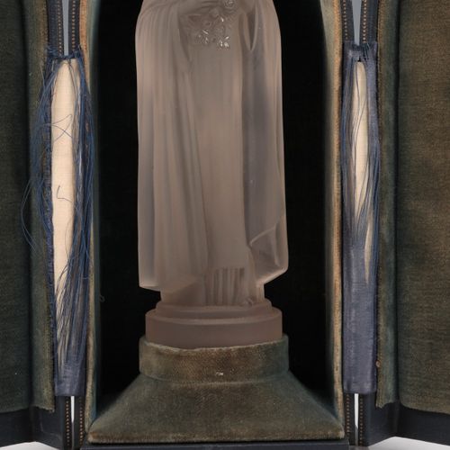 Etling, Paris- Gesatineerd glazen heiligenbeeld, in etui met verlichting- Circa &hellip;