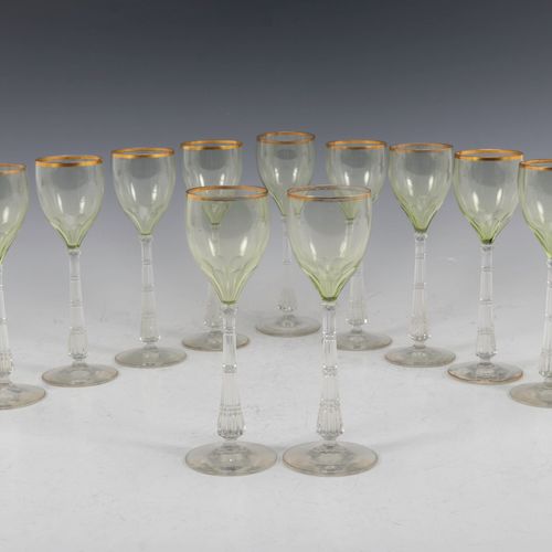Set van elf geslepen wijnglazen met lichtgroene kelk- ca 1900 https://www.Bva-au&hellip;