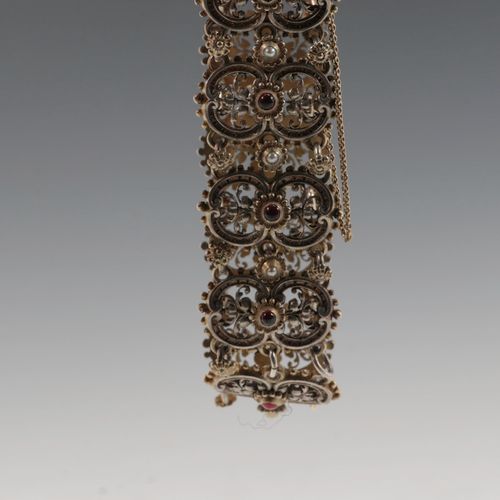 Ajour schakelarmband met granaat en zaadparels, circa 1900 https://www.Bva-aucti&hellip;