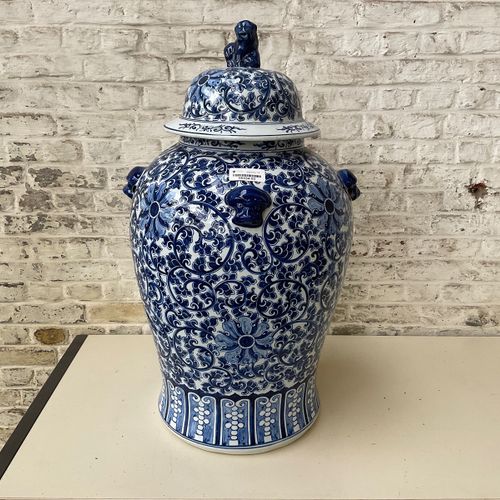 China - Blauw/wit porseleinen dekselvaas - 20e eeuw https://www.Bva-auctions.Com&hellip;