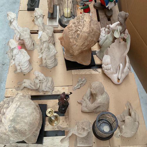 Lot diversen fossiel en decoratieve sculpturen https://www.Bva-auctions.Com/nl/a&hellip;