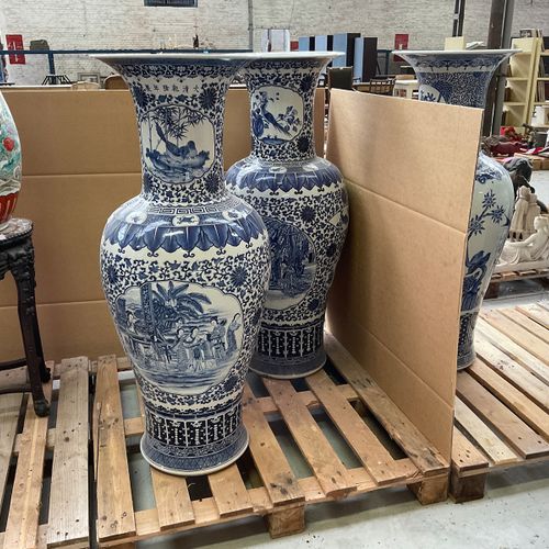 China - Paar grote blauw/wit porseleinen siervazen - 20e eeuw https://www.Bva-au&hellip;