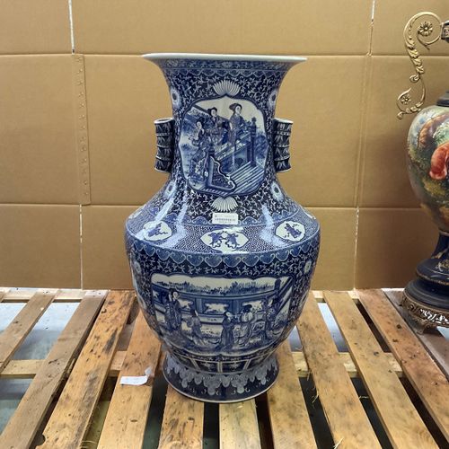 China - Blauw/wit porseleinen siervaas https://www.Bva-auctions.Com/nl/auction/l&hellip;