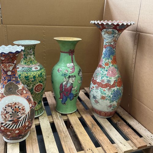 China - Vier diverse porseleinen siervazen - 20e eeuw https://www.Bva-auctions.C&hellip;