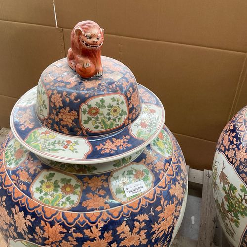 China - Paar grote famille verte porseleinen sier/dekselvazen - 20e eeuw https:/&hellip;