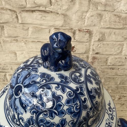 China - Blauw/wit porseleinen dekselvaas - 20e eeuw https://www.Bva-auctions.Com&hellip;