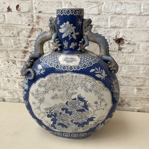 China - Blauw/wit porseleinen moonflask - 20e eeuw https://www.Bva-auctions.Com/&hellip;
