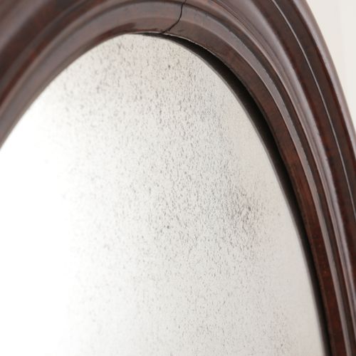 Ovale spiegel in wortelhouten lijst - 19e eeuw https://www.Bva-auctions.Com/en/a&hellip;