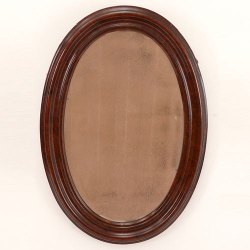 Ovale spiegel in wortelhouten lijst - 19e eeuw https://www.Bva-auctions.Com/en/a&hellip;