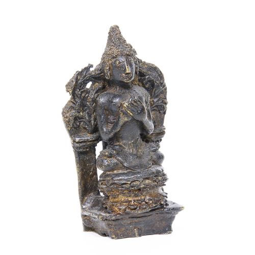 Escultura indonesia "Buda", s.XIX XX Realizada en Bronce.  
 Medida: 10,5 cm