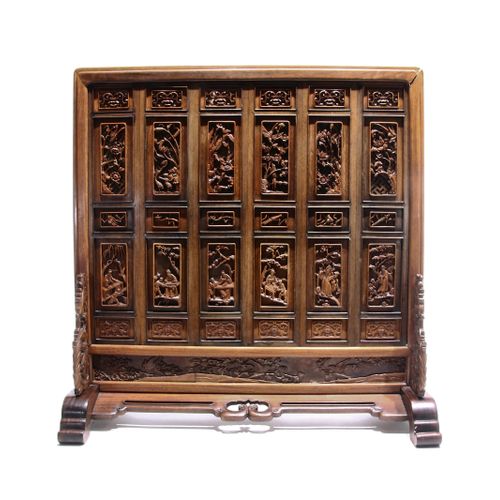 Biombo de madera tallada, China, Dinastía Qing. Está compuesto por paneles de ma&hellip;