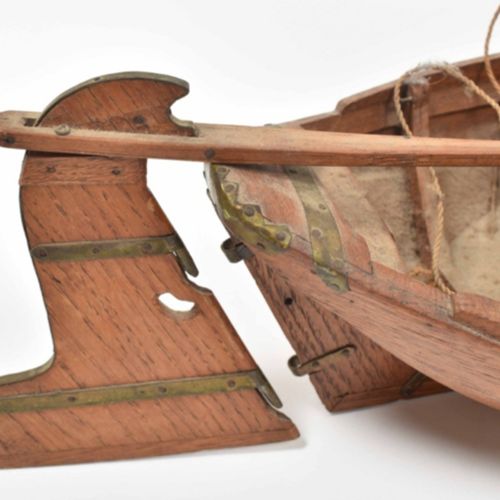 Null [古董，银/金，物品] [船舶模型] 历史上的荷兰帆船模型 大概在20世纪初，长70厘米（包括舵），由橡木、铜和帆布制成。
一个精美的、看似完整的例子&hellip;