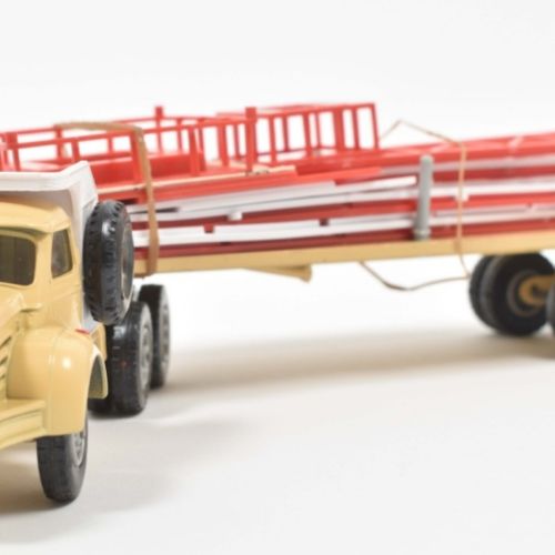 Null [玩具] [汽车模型] Revell.7辆克莱斯勒公司61年的汽车 给汽车收藏家/铁路模型爱好者。以H-O比例生产，与克莱斯勒公司官方合作。
新增：一&hellip;