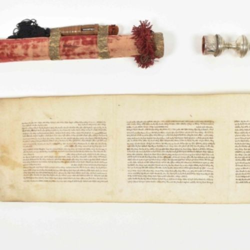 Null [古董，银/金，物品] [犹太教和希伯来语] 羊皮纸手稿以斯帖卷轴，约1740年 羊皮纸卷轴，在3个附页上有美丽、清晰的希伯来语手稿文字，总长约215&hellip;