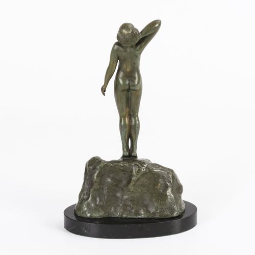 ANDRÉ. Bronze-Frauenakt. 

ANDRÉ, 
Female nude
Bronze green patinated, black mar&hellip;