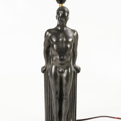 Tischlampe mit der Aktfigur eines Jünglings 

Lampe de table avec une figure nue&hellip;