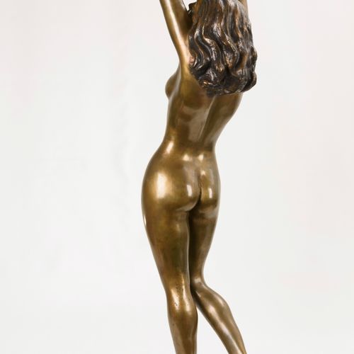 MONACO, S . Großer Bronze-Frauenakt Risveglio . 

莫纳科。 S 
大型女性裸体 "Risveglio"。
青铜&hellip;