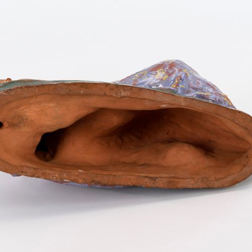 Liegende Terrakotta-Frauenplastik 

Escultura de terracota reclinada de una muje&hellip;