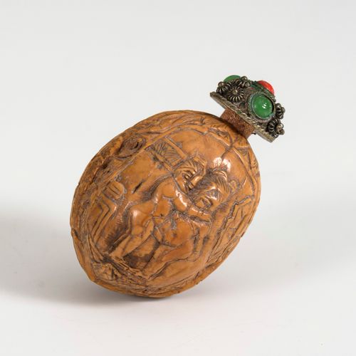 Walnuss als Snuffbottle mit erotischer Darstellung 

胡桃木做的鼻烟壶，上面有色情的描写。 
可能是中国。
&hellip;