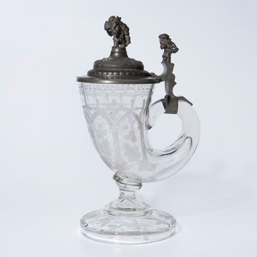 Füllhorn-Krug 

Cornucopia jug. 
Second half of the 19th century.
Height: 25 cm.&hellip;