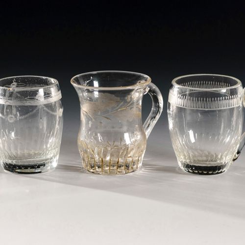 5 Henkelbecher, 1 Kelchglas und 1 Schnapsglas 

5 mugs, 1 gobelet et 1 verre à s&hellip;