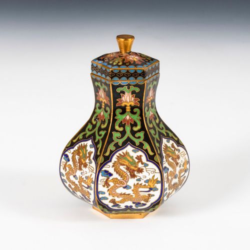 Sechspassige Cloisonnévase 

Six-passage cloisonné vase. 
China.
Brass and ename&hellip;