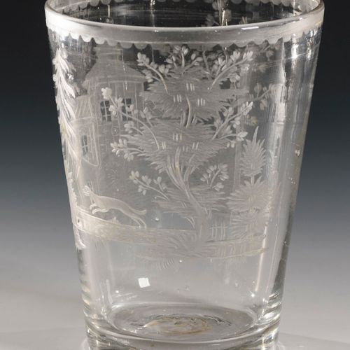 Gravierter Becher 

Gravierter Becher. 
1. H. 19. Jh.
Farbloses Glas mit zwei St&hellip;