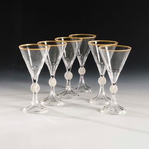 6 Kelchgläser mit Goldrand 

6 goblets with gold rims. 
20th century.
Colourless&hellip;