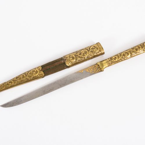 3 orientalische Messer 

3 oriental knives. 


Weapon with coral trim: Straight,&hellip;