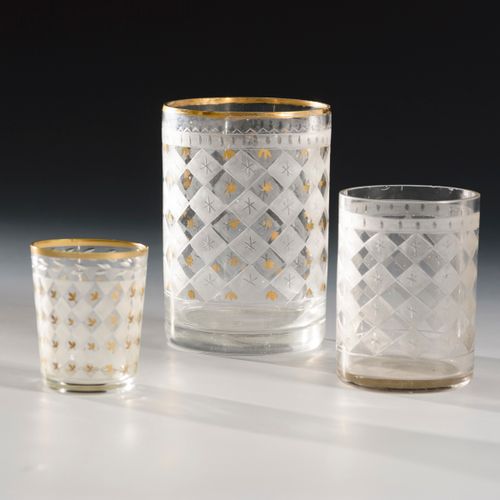 3 Empire-Gläser 

Three Empire glasses. 
19th/20th century.
Colourless glass, en&hellip;