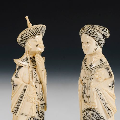 2 Figuren -  Elfenbein 

2 figures - ivoire. 
Probablement vers 1920.La Chine.
H&hellip;