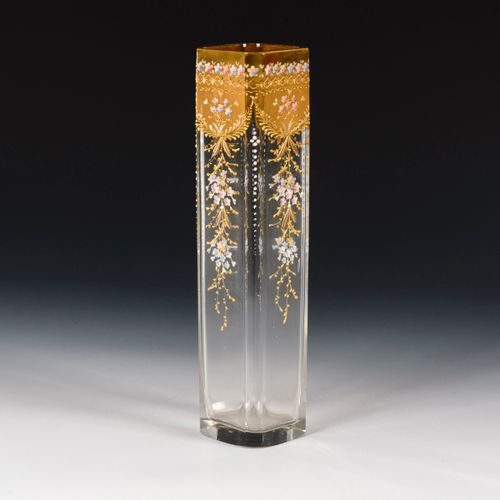 Jugendstil-Vase mit Gold- und Emailmalerei 

Vaso Art nouveau con pittura in oro&hellip;