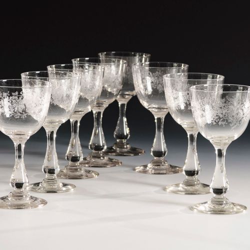 8 Weingläser mit Ätzdekor 

8 wine glasses with etched decor. 
1st half of the 2&hellip;