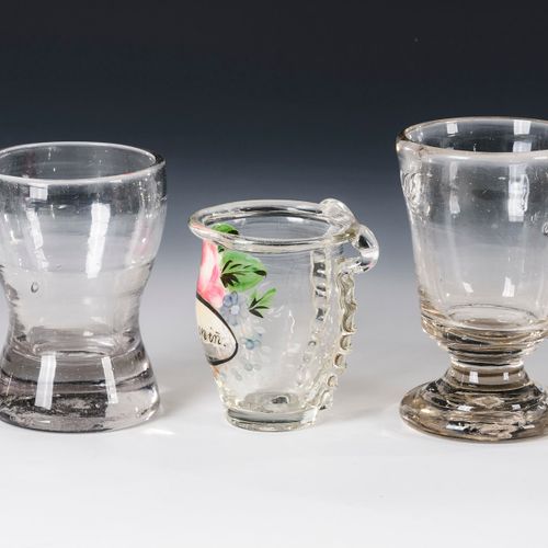 Zuckerschale, 4 Kelchgläser und Spinnrad-Netznäpfchen 

糖碗，4个高脚杯和纺车网杯。 
19世纪。
无色&hellip;