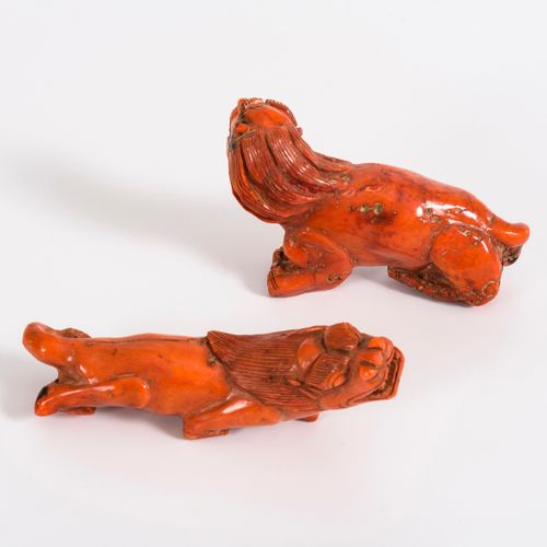 Paar Löwen aus Koralle 

Pair of lions made of coral. 

L 14 cm.
Stylized figure&hellip;