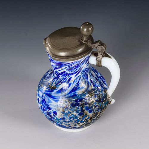Milchglaskrug und -untertasse 

Milk glass jug and saucer. 
18th century.
Milk g&hellip;