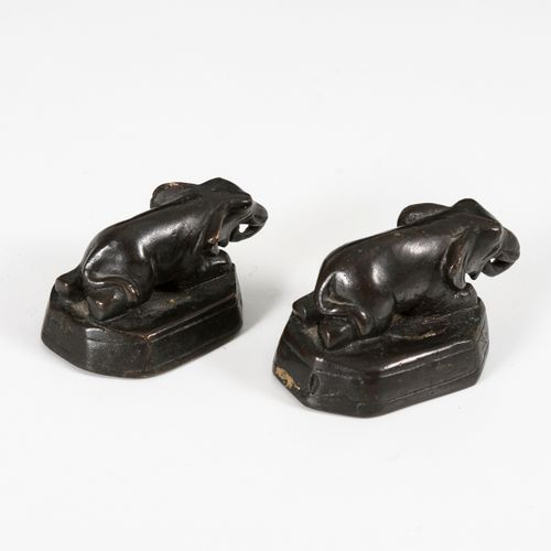 7 Opiumgewichte in Elefantenform 

7 elephant shaped opium weights. 
East Asia.
&hellip;