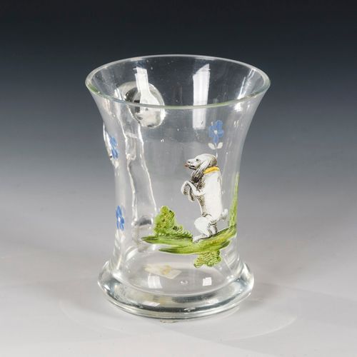 Henkelbecher mit Emailmalerei 

搪瓷画的手柄杯。 
19世纪上半叶。
透明玻璃，多色珐琅彩绘，平底。高9.5厘米。
带耳柄的火山&hellip;