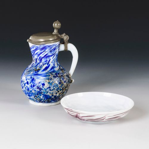 Milchglaskrug und -untertasse 

Milk glass jug and saucer. 
18th century.
Milk g&hellip;