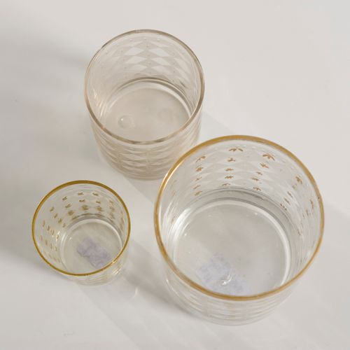 3 Empire-Gläser 

Three Empire glasses. 
19th/20th century.
Colourless glass, en&hellip;