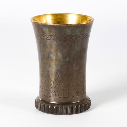 Biedermeier-Ranftbecher 

Biedermeier ranft cup. 
Around 1850.
Colourless glass,&hellip;