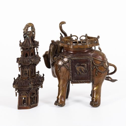 Elefant mit  Pagodenaufsatz 

Elefante con cima a pagoda. 
Asia orientale.
Bronz&hellip;