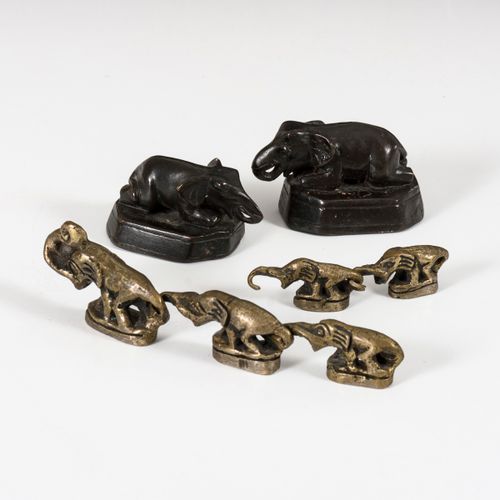 7 Opiumgewichte in Elefantenform 

7 elephant shaped opium weights. 
East Asia.
&hellip;