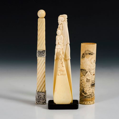 Konvolut 3x Elfenbein/Bein 

Mixed lot 3x ivory/leg. 
Around 1900 to 1920.
Bone &hellip;