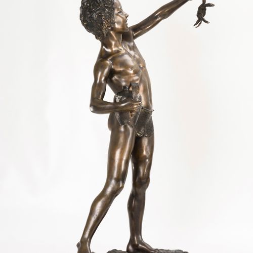 DE MARTINO, Giovanni (1870 Neapel - 1935). Große Bronzeskulptur Knabe mit gefang&hellip;