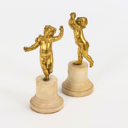 Paar Putti. 


Paar Putti
Bronze vergoldet, weiße Marmor-Postamente.Wohl 18. Jh.&hellip;