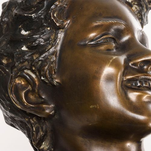DE MARTINO, Giovanni (1870 Neapel - 1935). Große Bronzeskulptur Knabe mit gefang&hellip;